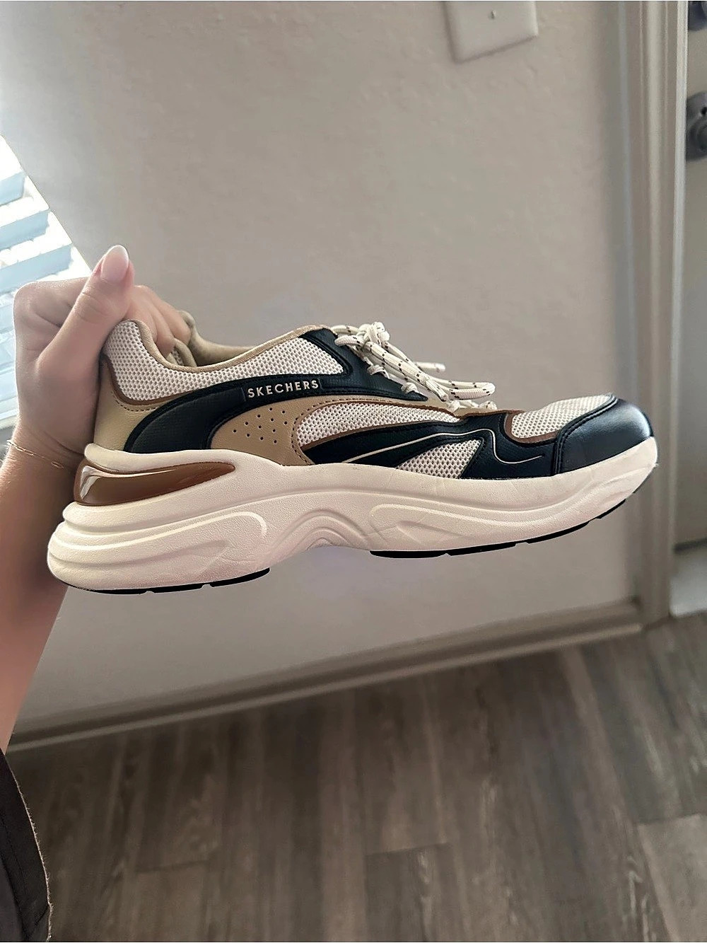 Skechers Women's Black & Cream Sneakers
